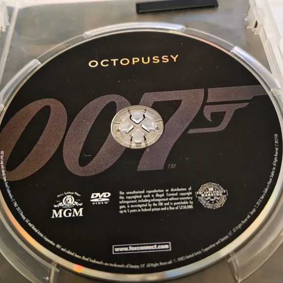 DVDs - Roger Moore 007 Collection Volumes 1 & 2 - Picture 11 of 11